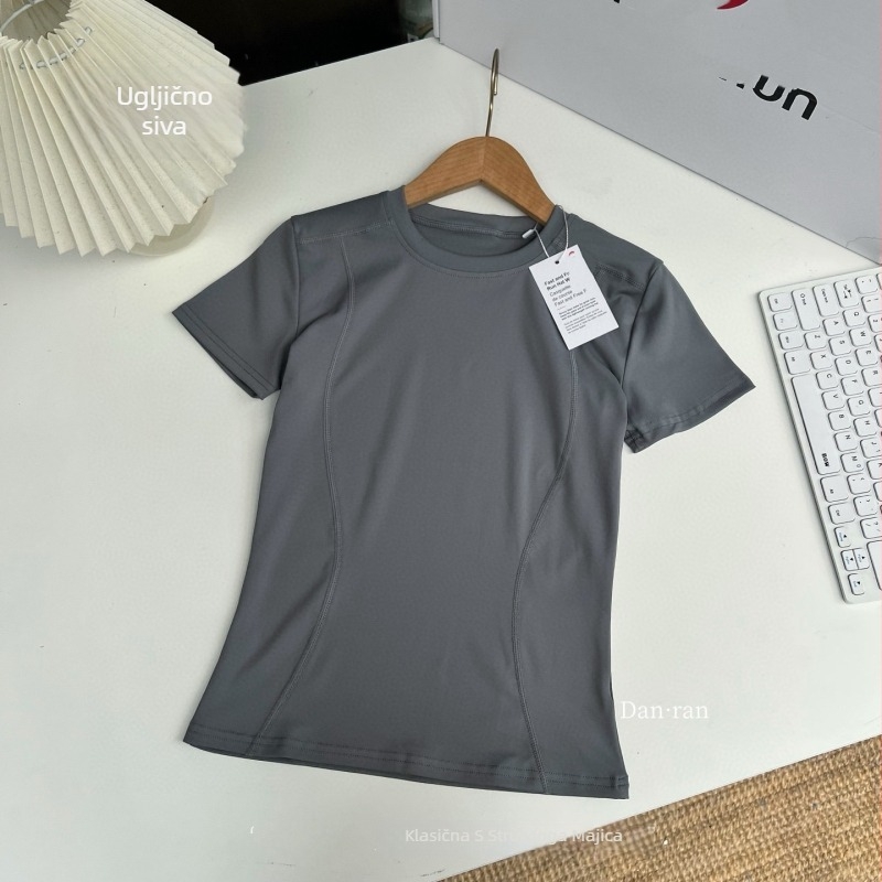 Majica kratkih rukava, okrugli izrez, uski kroj, jednobojni uzorak; poliester-spandeks mješavina