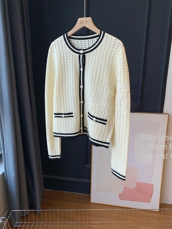 Hollow-knit kardigan s okruglim izrezom, dugi rukavi, mješavina najlona i ovčje vune, minimalistički japansko-korejski ležerni stil, duljina 50–65 cm, prednja plakata s višestrukim kopčama