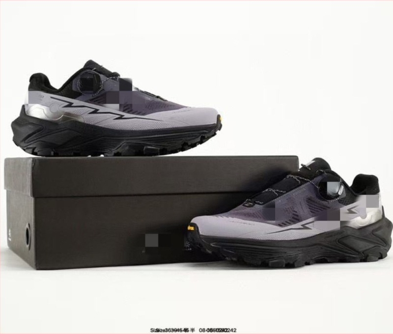 Planinarske tenisice – (prozračni mrežasti unutarnji dio, EVA gornji dio, PU srednji đon, protuklizni gumeni vanjski đon, prednje vezivanje)