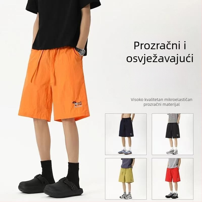Muške šorceve od poliestera, brzo sušeće, s izvezenim motivom u crtano-retro stilu, slobodan kroj