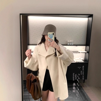 Ženski kaput od vunene smjese, srednja duljina, rever, jednostrano kopčanje, zima 2025