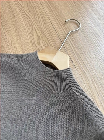 Merino vuneni pulover s polu-visokim ovratnikom, uski kroj, dugi rukavi, jednobojan, 95%+ vuna