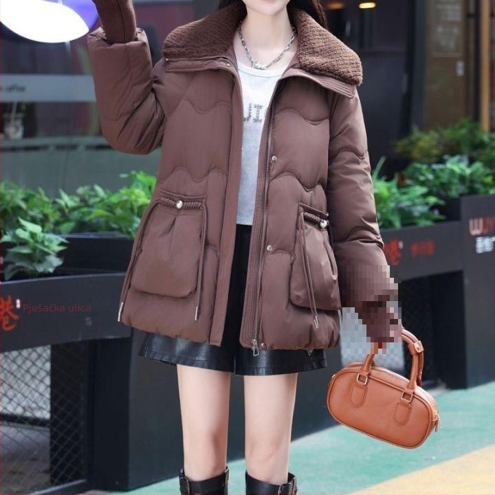 Pamuk kaput s vunenim punjenjem i svilenim baršunom, ovratnik polo, nije odvojiv, stil zrele dame