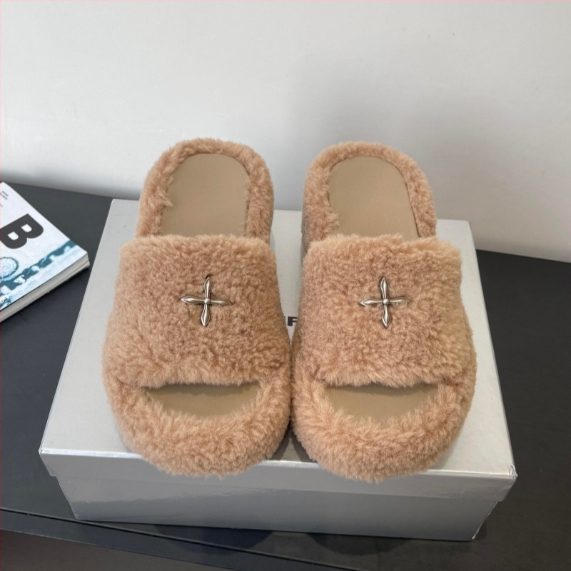 Papučice s vunenim gornjim dijelom, ovčja koža za unutrašnjost, otvoreni prst, debeli potplat i iznimno visoke pete