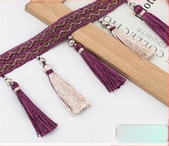 Zavjesni čipkasti ukras s resicama - Materijal: baza od šestouglaste mreže + poliesterska nit; Namijenjeno ručnim radovima; Šifra proizvoda: 1024947142; Marka: Drugo