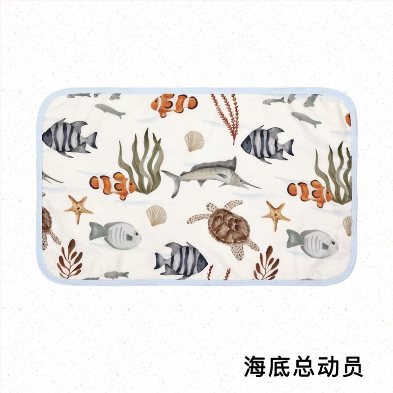 Jastuk za bebu od osmerostrukog gaze od bambus-pamuk tkanine, karikaturističkog stila, pogodan za dojenčad.