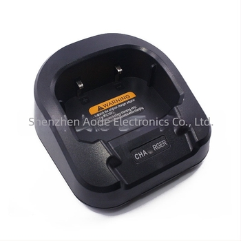 Baofeng BF-82 punjač za radio-stanicu — izlaz 500 mA, izlazni napon 110–220 V, ulaz 7.4 V, kompatibilno s Li‑ion baterijom