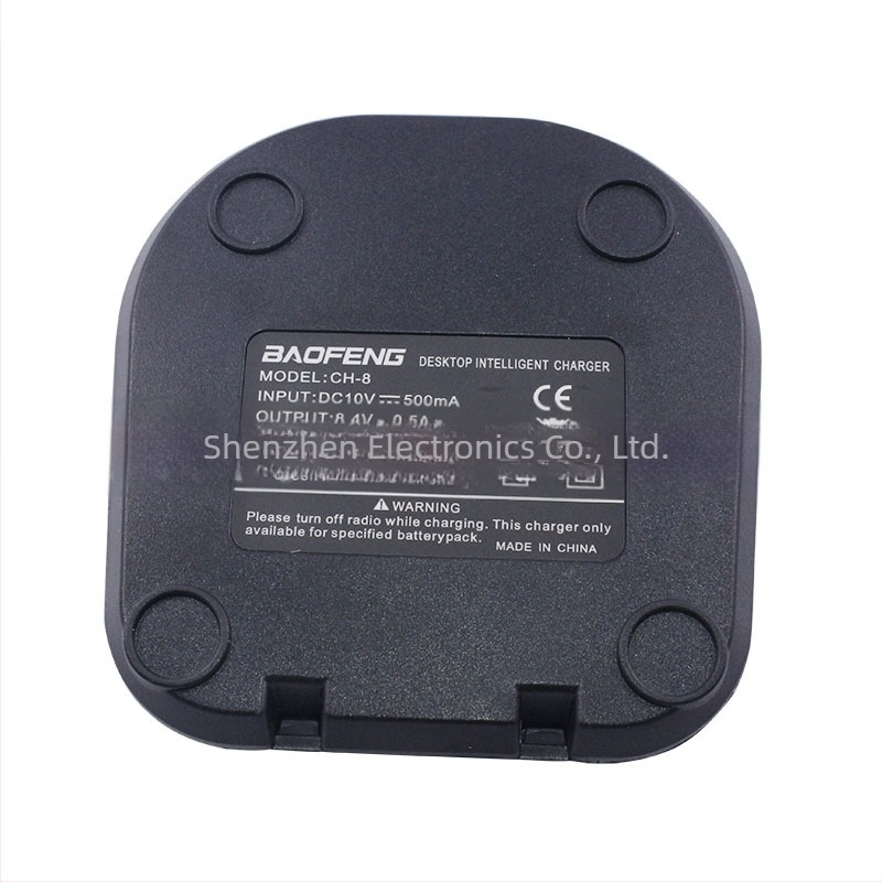 Baofeng BF-82 punjač za radio-stanicu — izlaz 500 mA, izlazni napon 110–220 V, ulaz 7.4 V, kompatibilno s Li‑ion baterijom