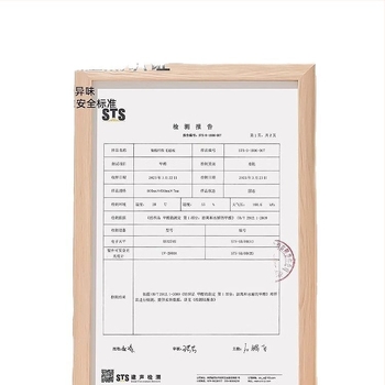 Filc naljepnica za zid s motivima: pejzaži, geometrijski obrasci, drveni uzorak i tekst; pogodna za dnevni boravak, spavaću sobu ili radni prostor