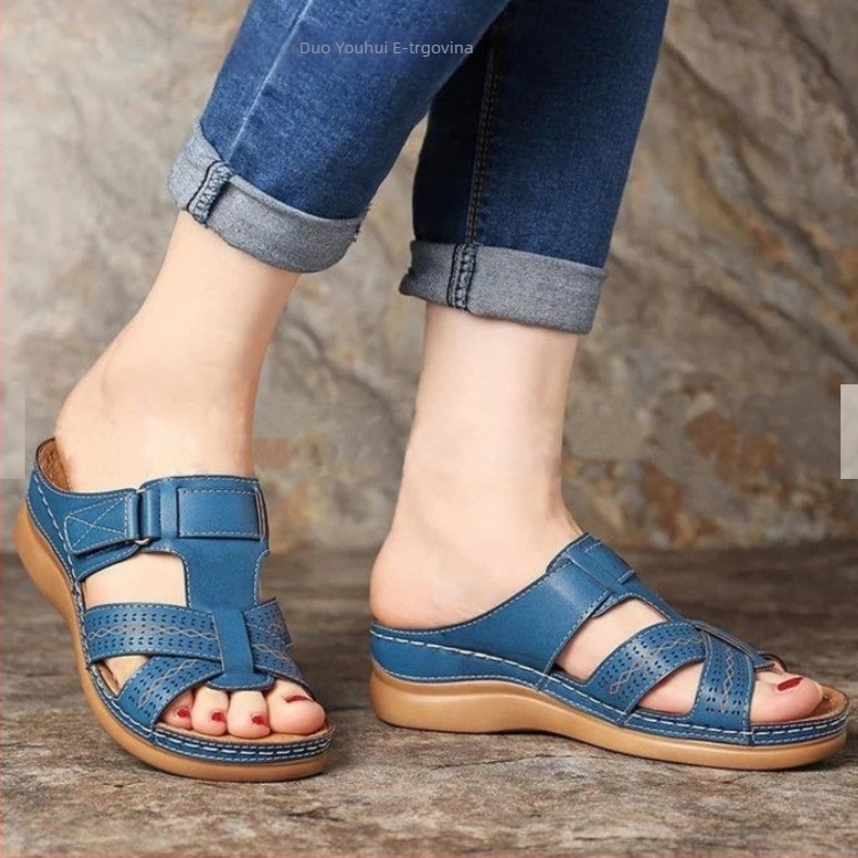 Ženske platforme sandale s prorezanim dizajnom i prugastim uzorkom, slip-on, PU gornji dio, gumeni potplat, okrugli vrh