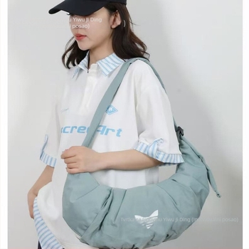 Crossbody torba s dumpling oblikom, zatvarač, unutarnja pretinica za mobitel, Oxford materijal, podstava od poliester.