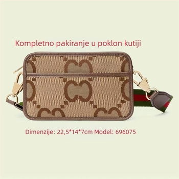 Torba za kameru, PVC materijal, horizontno kvadratnog oblika, zatvarač, platnena podstava, džep za mobitel