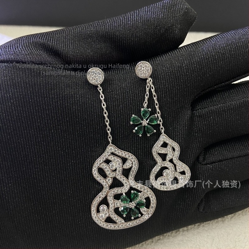 Naušnice - zlatno pozlaćene, kapkovito-geometrijske, Jubilee Jewelry, proljeće 2025