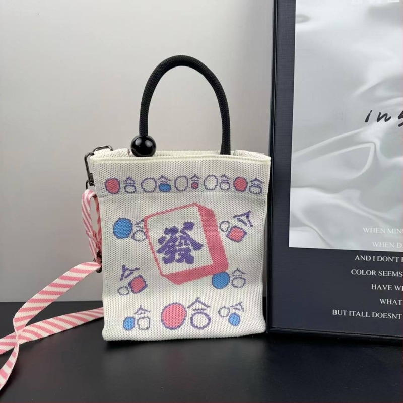 Ženska crossbody torba u kvadratnom bucket stilu s karikaturalnom pletenom džepom za telefon, poliester, magnetsko zatvaranje, unutarnji džepovi sa zatvaračem, džep za telefon i ID