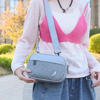 Urbanistički jednostavna crossbody torba, Dupont materijal s pranjem, horizontalni četvrtasti oblik, zatvaranje na zip, unutarnji džep za telefon, poliesterska podstava