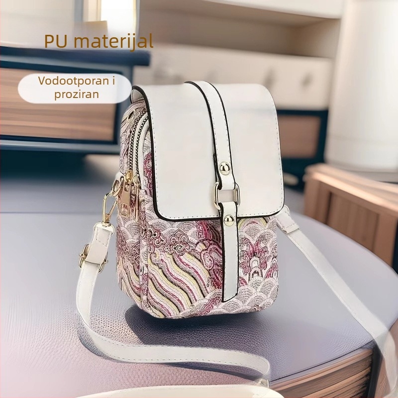 Crossbody torba od PU kože, vertikalnog kvadratnog oblika s poklopcem; zatvaranje poklopcem; unutarnji pretinci: džep sa zatvaračem, džep za mobitel, ID džep, laminirani džep; podstava od poliestera; jedan naramenica; brend Easy