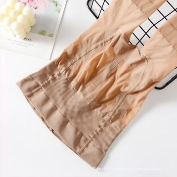 Najlon čarape iznad koljena s podizanjem bokova i oblikovanjem, jednobojne, tanke, sadržaj najlona 70–80%