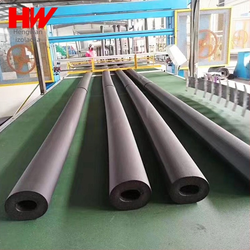 Gumeno-plastična izolacijska cijev, tubularna s mjehurićastom formom; za HVAC sustave vruće i hladne vode; jezgra od poliesterskog vlakna; toplinska vodljivost 0,035 W/mK; radna temperatura 350°C