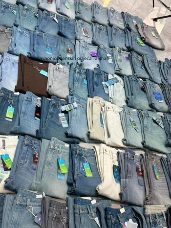 Ženske džins hlače visokim strukom, ležerno ravne krojene s blagim širenjem, denim od pamuka i poliestera, srednja debljina, zimsko izdanje 2025