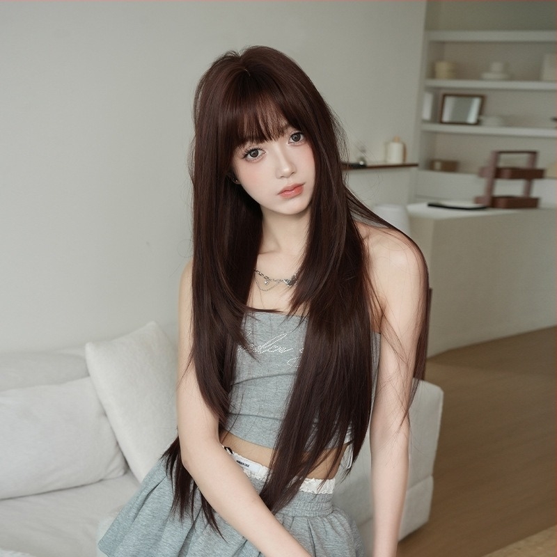 Duga ravna perika od vlakna otpornih na toplinu, udobna i prozračna, pramenovi na čelu (bangs) ravni ili nagnuti, model C-0472, Queen of Seventh Street, zvjezdani modni stil