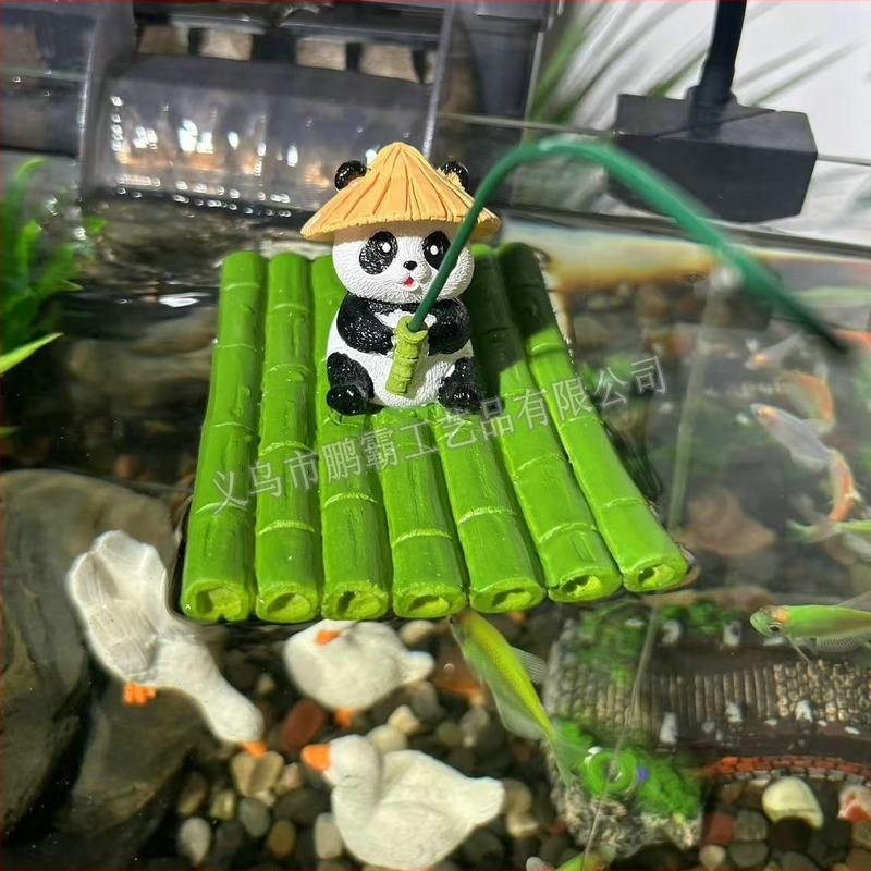 Plutajući panda na bambusovom splavu – ukras za akvarij i ribnjak, sintetička smola (Pengba)