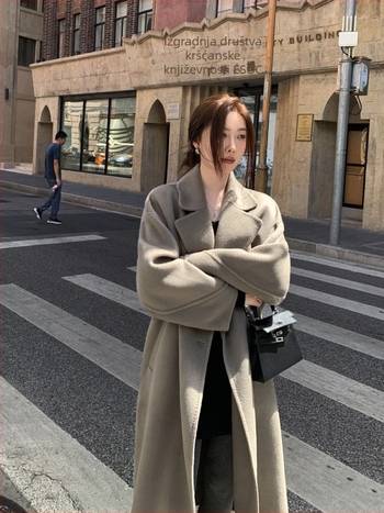 Ženski vuneni kaput – dvostrani, 95% vuna, dugačak kroj, ovratnik tipa saka, bez glačanja