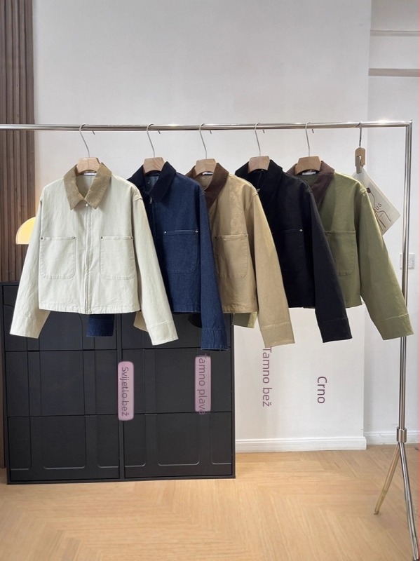 Jakna sa zipom, ovratnikom i džepovima — kolažni dizajn od pamukasto-mješavine materijala