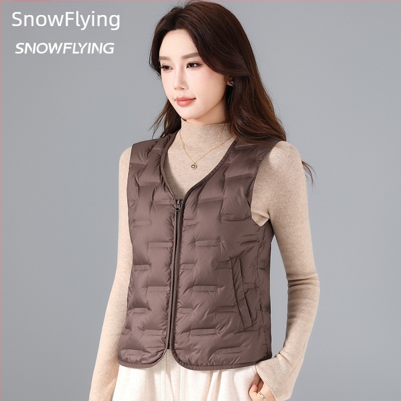 Ženska down vesta s podstavom, 86–90% perja, poliester, kratki kroj bez rukava, zima 2025