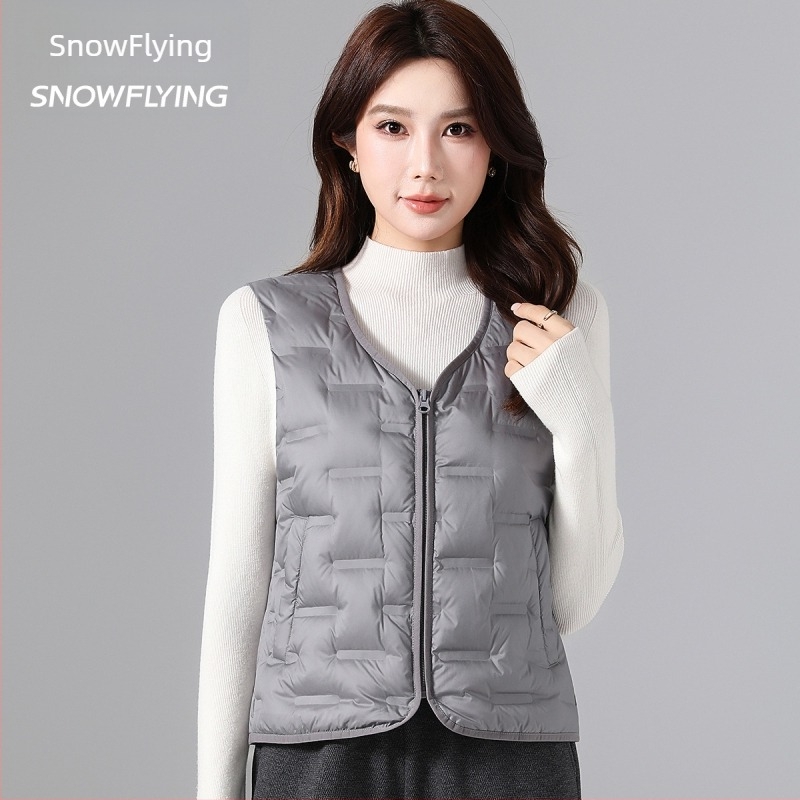 Ženska down vesta s podstavom, 86–90% perja, poliester, kratki kroj bez rukava, zima 2025
