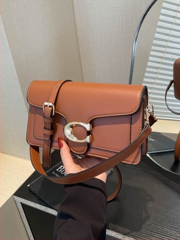 PU crossbody torba, horizontalni kvadratni oblik, zatvoren otvor, jedna naramenica, PU podstava
