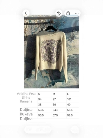 Kašmir pleteni džemper s okruglim izrezom, dugih rukava, prosječne debljine, duljina 50–65 cm, vez kartom zviježđa