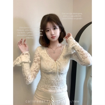 Top s V izrezom, čipkasti unutarnji sloj, fleec podstava, uski kroj, dugi rukavi