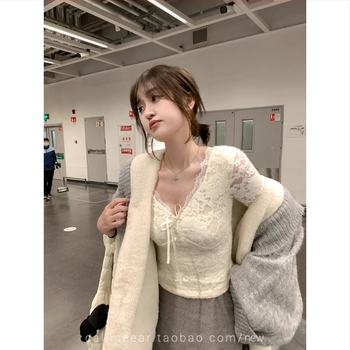 Top s V izrezom, čipkasti unutarnji sloj, fleec podstava, uski kroj, dugi rukavi