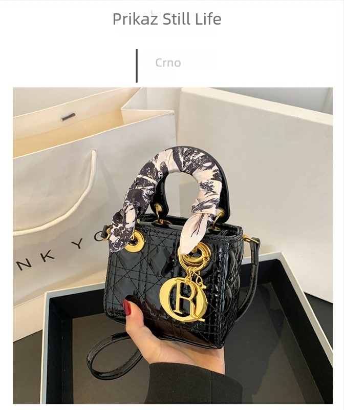 Ženska torba od PU kože, vertikalni kvadratni oblik, zatvaranje tipa klapke, unutarnji džep sa zipom, podstava poliester (PU koža; vertikalni kvadratni oblik; zatvaranje tipa klapke; unutarnji džep sa zipom; podstava poliester)