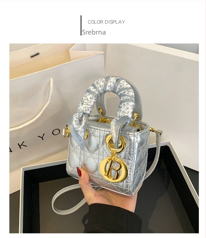 Ženska torba od PU kože, vertikalni kvadratni oblik, zatvaranje tipa klapke, unutarnji džep sa zipom, podstava poliester (PU koža; vertikalni kvadratni oblik; zatvaranje tipa klapke; unutarnji džep sa zipom; podstava poliester)