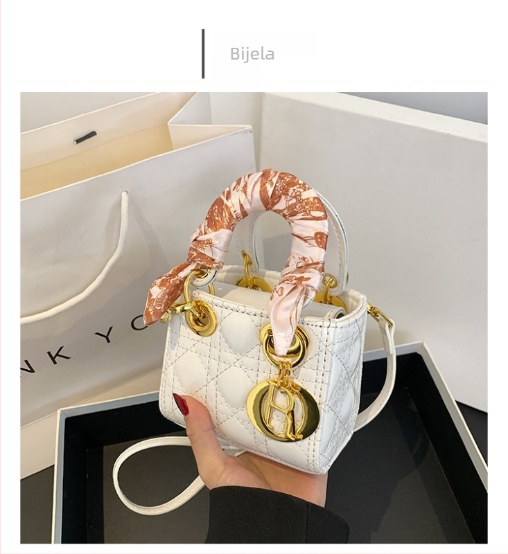 Ženska torba od PU kože, vertikalni kvadratni oblik, zatvaranje tipa klapke, unutarnji džep sa zipom, podstava poliester (PU koža; vertikalni kvadratni oblik; zatvaranje tipa klapke; unutarnji džep sa zipom; podstava poliester)