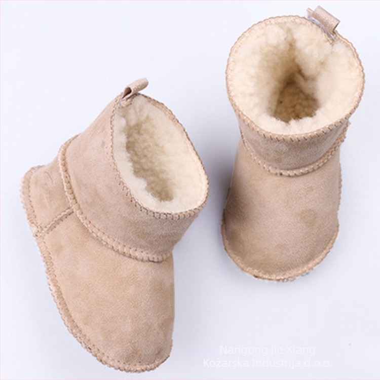 Bebini zimski čizme za snijeg – topla, debela vunena podstava; potplat ručno šiven; ulošak od ovčje kože i krzna; kopčanje na Velcro; okrugli nos