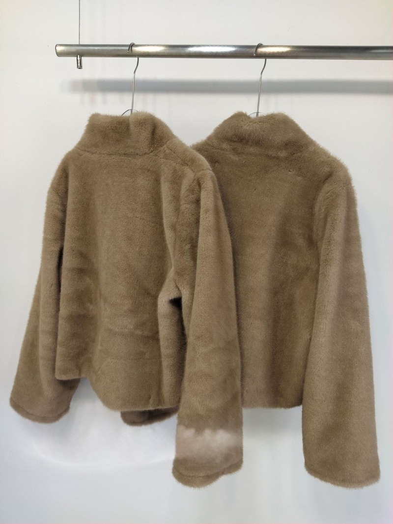 Ženski kaput od lažne krzna, stojeći ovratnik, dugi rukavi, duljina 50–65 cm, gradski stil