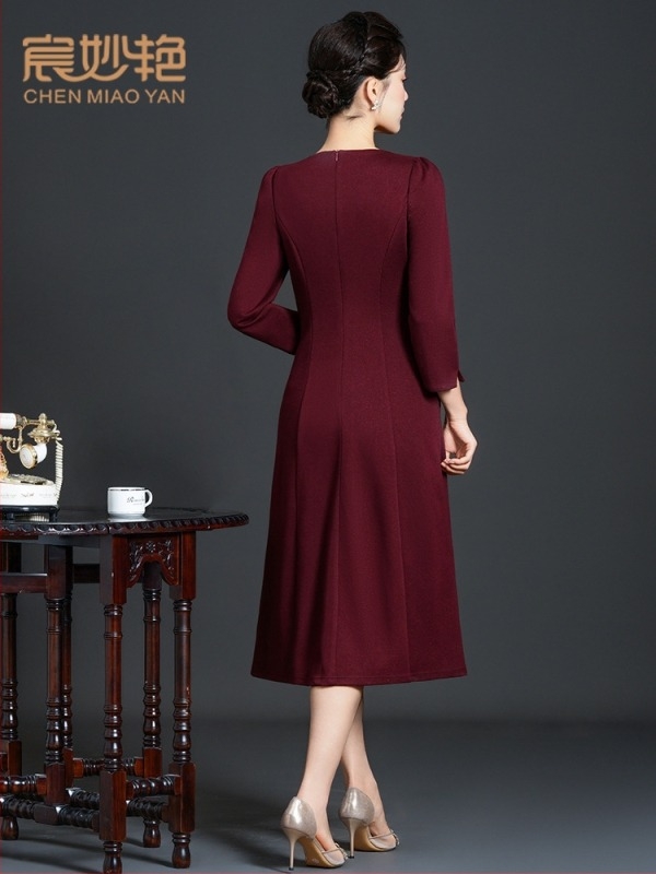 Duga vunena pletena haljina za jesen-zimu, elegantan stil, s perlicama; glavni sastav: poliester 50–70%, spandeks <30%