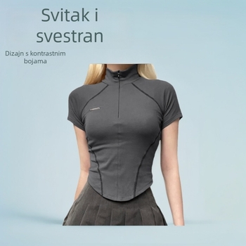 Minimalistička majica s topstitchom i splitom, kratki rukav, uski kroj, jednobojni uzorak, poliestersko-spandeks smjesa, distres završna obrada, polu-visoki ovratnik