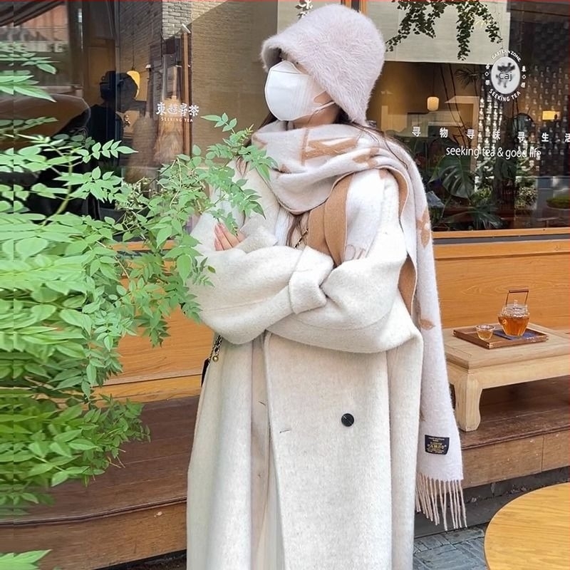 Ženski Chenille kaput s elastanom, jesen 2025, kratka duljina 40–50 cm, 3/4 rukavi, poluotvoren ovratnik