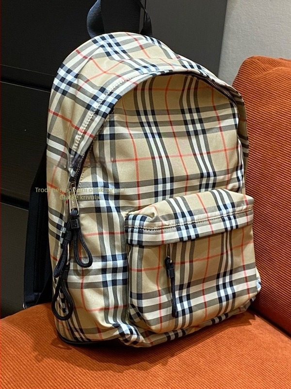 Ženski ruksak, gradski stil, Oxford platno, vodootporan, podloga poliester, zatvaranje: zip, vanjski trodimenzionalni dizajn (Materijal: Oxford platno; Stil: Gradski; Otvaranje: Zip; Podstava: Poliester; Vanjski: trodimenzionalan)