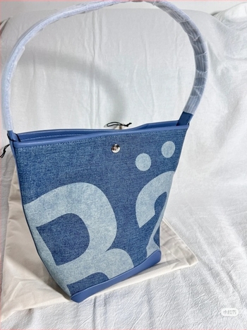 Denim torba za rame, bucket stil, oblik jastuka, zaključavanje — gradska jednostavnost