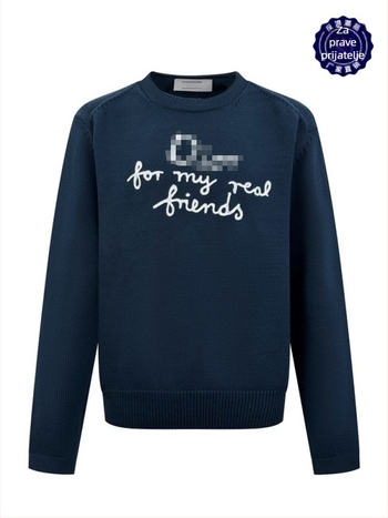 Kapucjački pleteni kardigan s izvezenim slovima, 100% vunа, širok kroj, okrugli izrez.