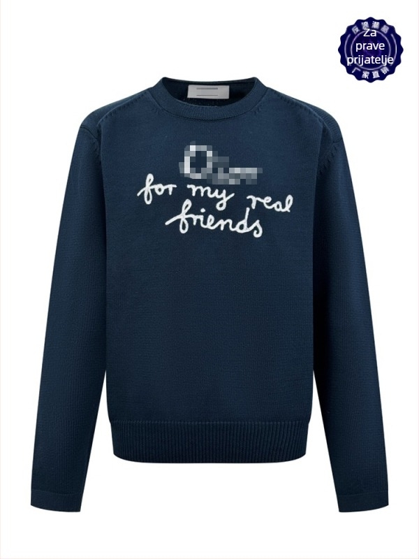 Kapucjački pleteni kardigan s izvezenim slovima, 100% vunа, širok kroj, okrugli izrez.