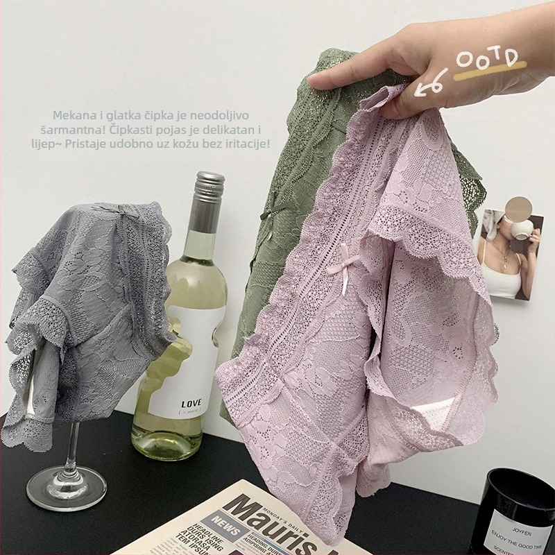 Čipkaste ženske gaćice sa srednjim strukom, prozračne i antibakterijske; glavni materijal: čipka (nylon); podstava: viskoza; jednobojni uzorak