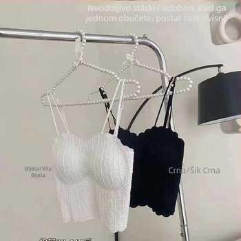 Čipkasti camisola s ugrađenim jastučićima za grudi, dvostruke podesive naramenice, tanke oblikovane košarice, dužina struka