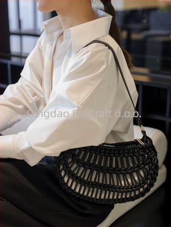PU kožna torba s pletenim slamom, srcolik oblik, zatvaranje šnrojom, platnena podstava, jednostruki remen — elegantan stil zrelije žene
