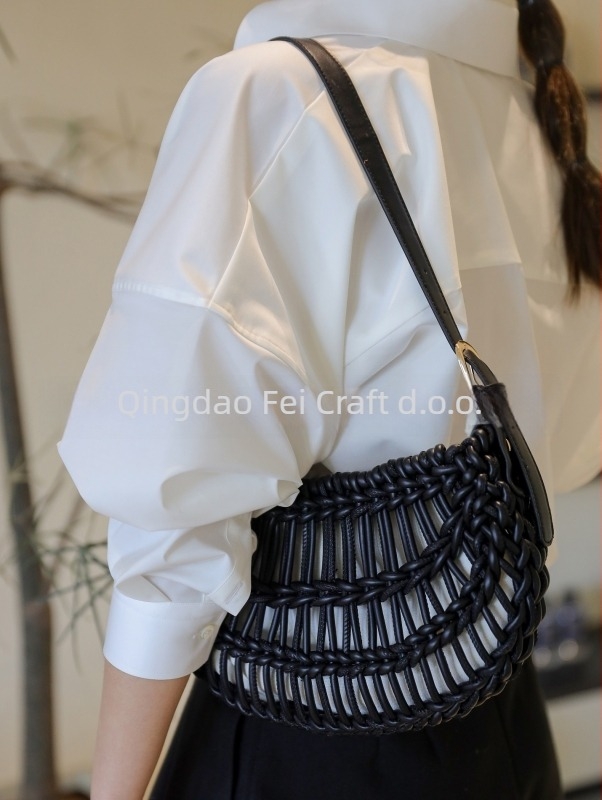 PU kožna torba s pletenim slamom, srcolik oblik, zatvaranje šnrojom, platnena podstava, jednostruki remen — elegantan stil zrelije žene