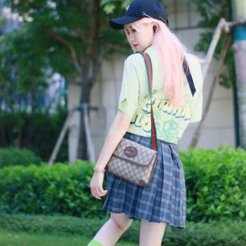 Crossbody torba s vintage floralnim uzorkom, prava koža prvog sloja, proljeće 2025, podstava od platna, magnetsko zatvaranje, vanjski otvoreni džep